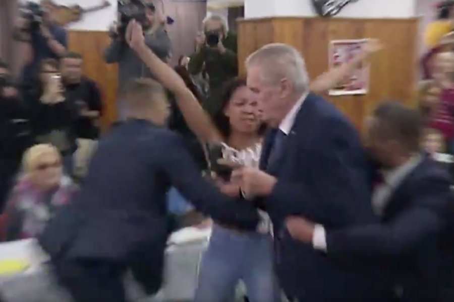 Aktywistka Femenu rzuciła się na prezydenta Czech Milosa Zemana.