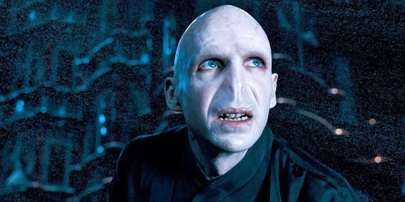 Ralph Fiennes jako Voldemort.