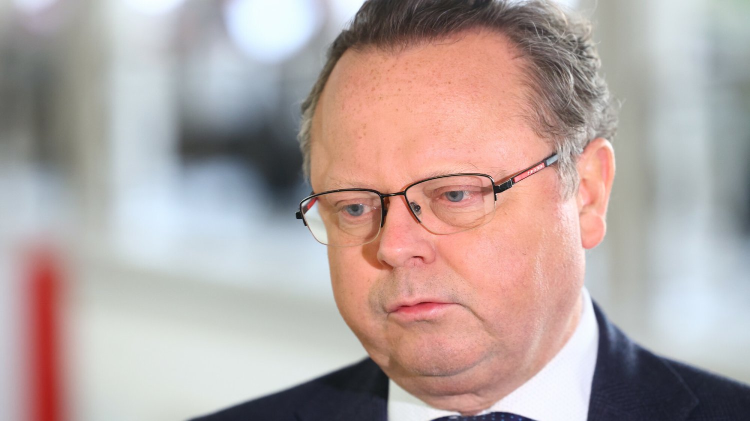 Andrzej Szejna, wiceminister MSZ przyznał, że miał problem z uzależnieniem od alkoholu.