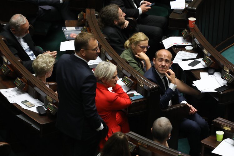 Część posłów KO nie poparła "Piątki dla zwierząt".