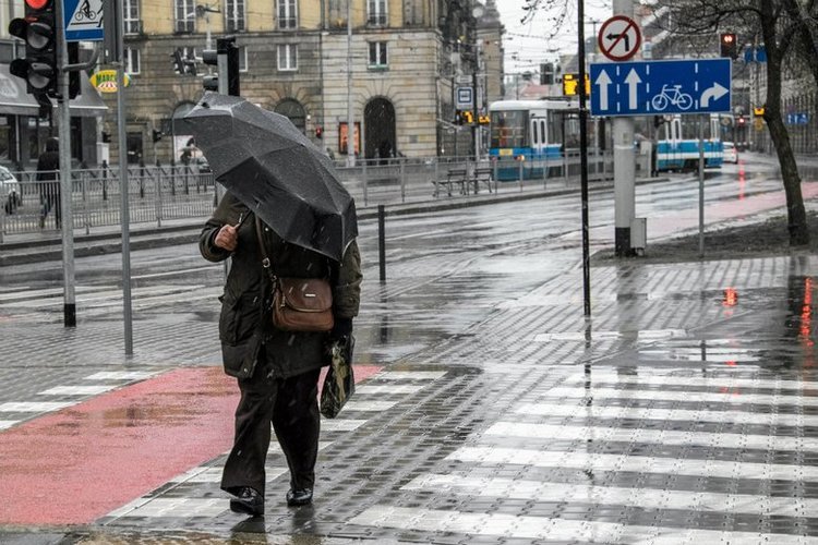 Ostrzeżenie IMGW. Intensywne opady deszczu.