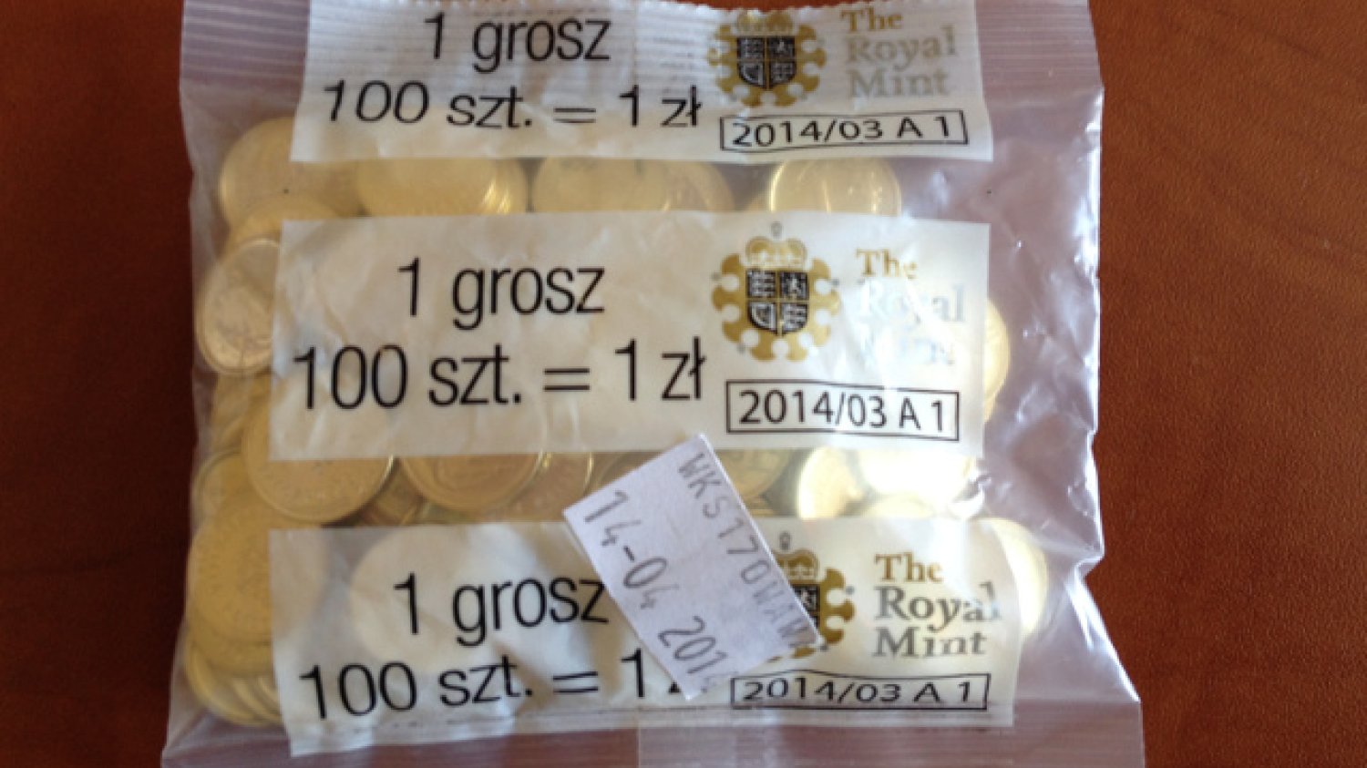 Jeszcze cieplutkie grosze z brytyjskiej mennicy. Warto było zapłacić 54 mln złotych? Przynajmniej kolekcjonerzy mają gratkę.