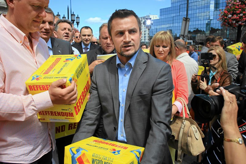 W lipcu 2013 roku doprowadzenie do rozpisania referendum ws. odwołania Hanny Gronkiewicz-Waltz uznano za wielki sukces ówczesnego burmistrza Ursynowa Piotra Guziała