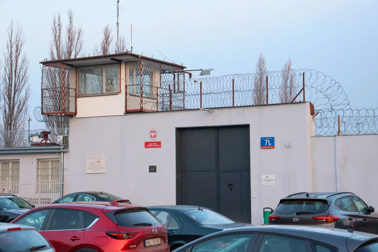 Maciej Wąsik i Mariusz Kamiński trafili do Aresztu Śledczego w Warszawie-Grochowie. W jakich warunkach są przetrzymywani?