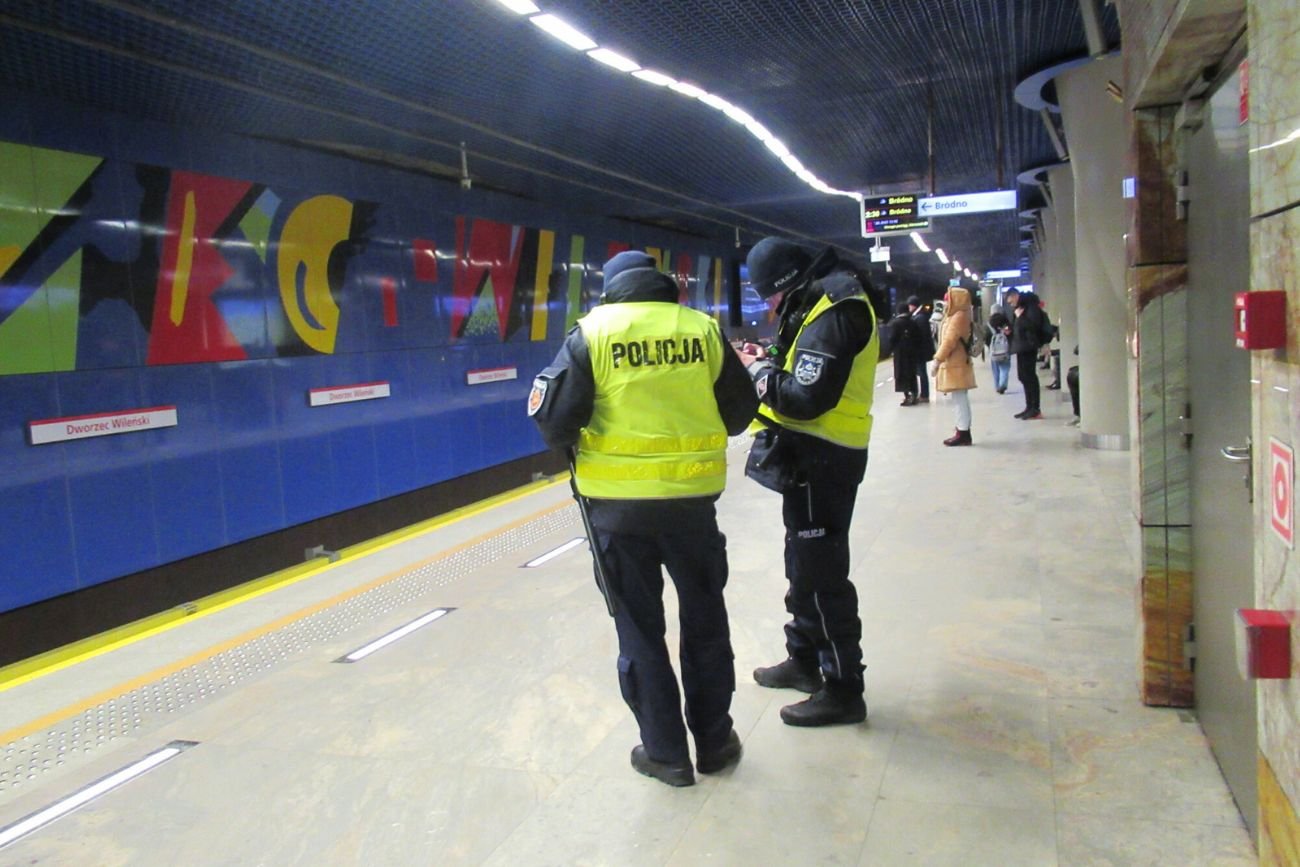 Indonezyjka twierdzi, że została pobita na stacji metra w Warszawie. Podobno nikt nie reagował