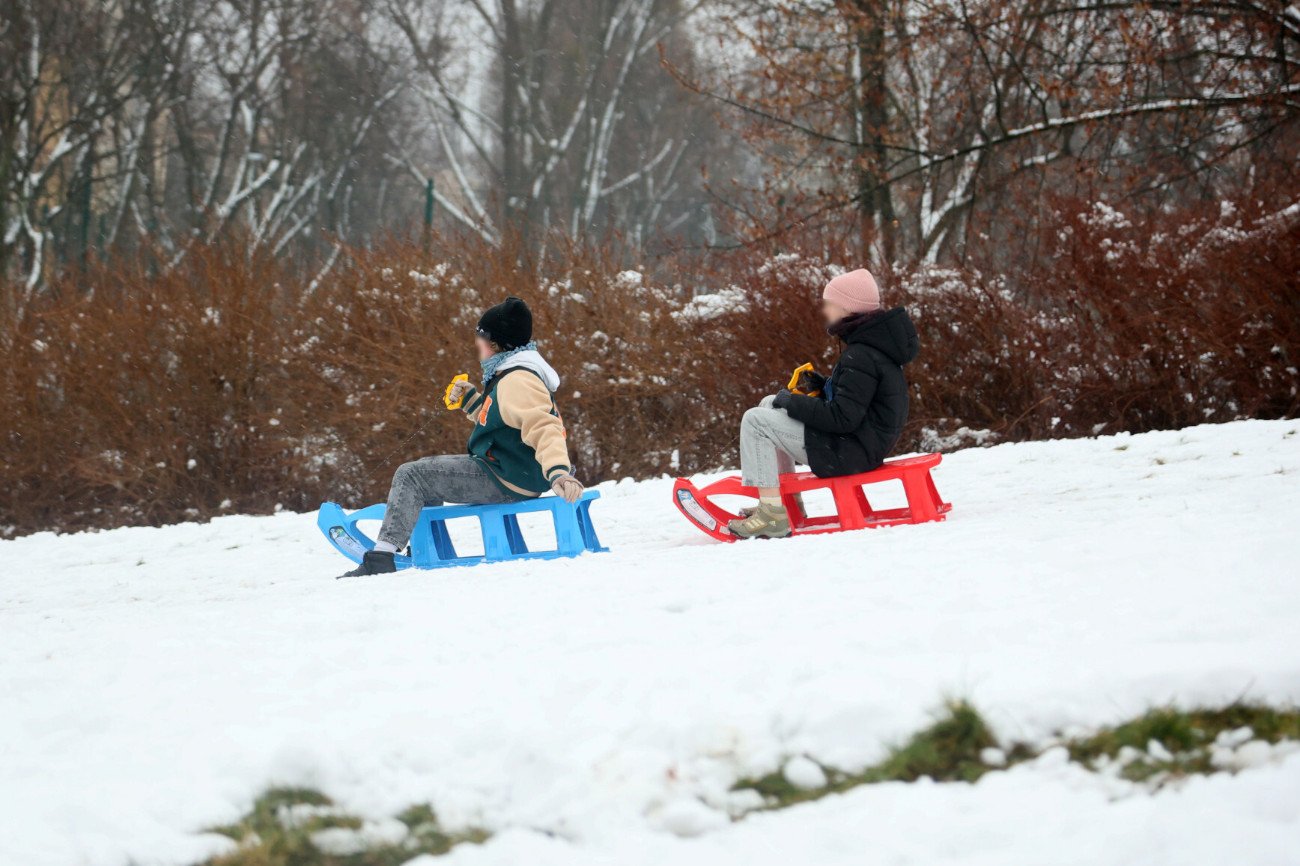 Do wzięcia jest nawet 17 tys. zł na ferie zimowe. Właśnie ruszył nabór znanej fundacji Ferie zimowe 2025. Można starać się o dotację na organizację wypoczynku