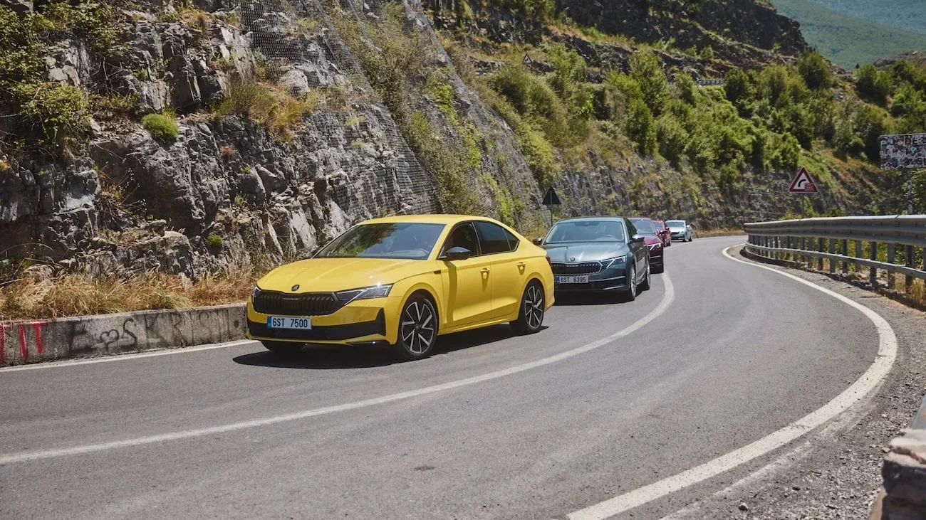 Octavia znowu na szczycie. Ostatni miesiąc przyniósł zmiany w sprzedaży aut w Polsce