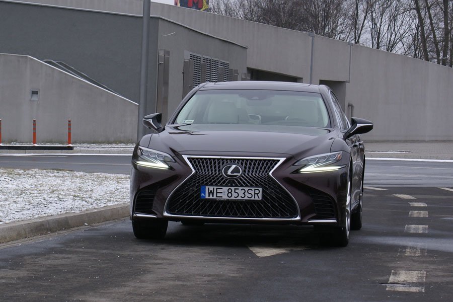 Lexus LS 500 E-Four Omotenashi