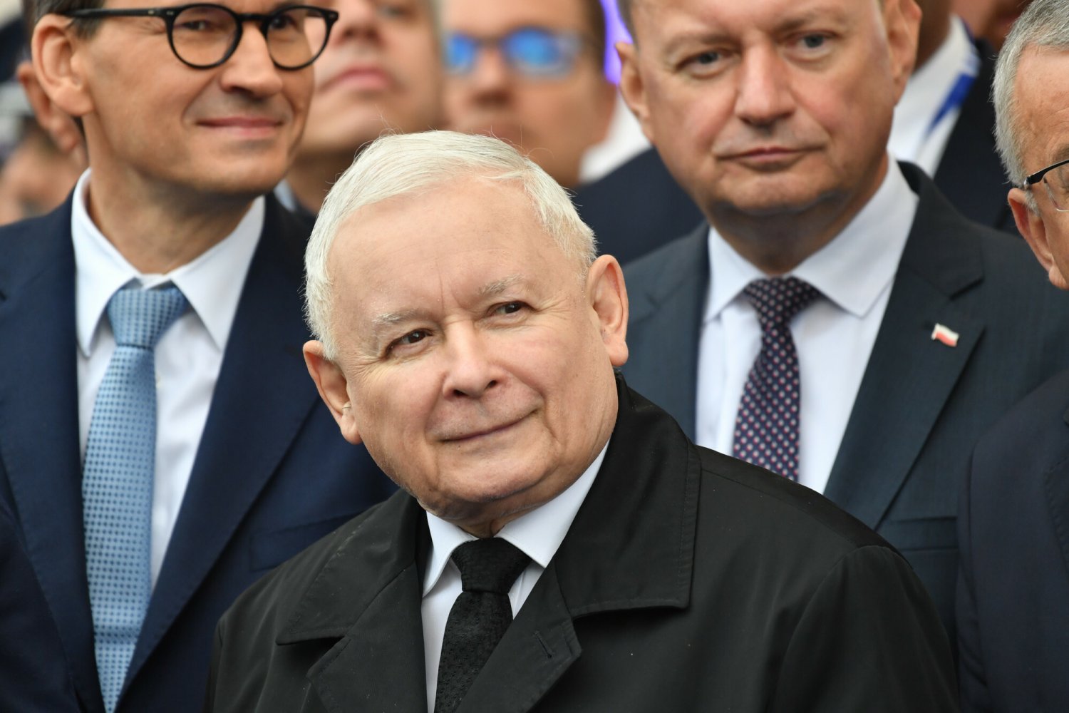 Nowy sondaż CBOS musi cieszyć szefostwo PiS.