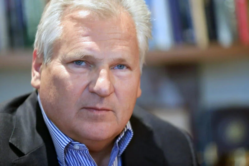 Aleksander Kwaśniewski miał pomagać w oczyszczaniu wizerunku kazachskiego prezydenta.