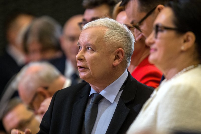 Jarosław Kaczyński domaga się przeprosin za teksty "Gazety Wyborczej" o spółce Srebrna i budowie wieżowca.