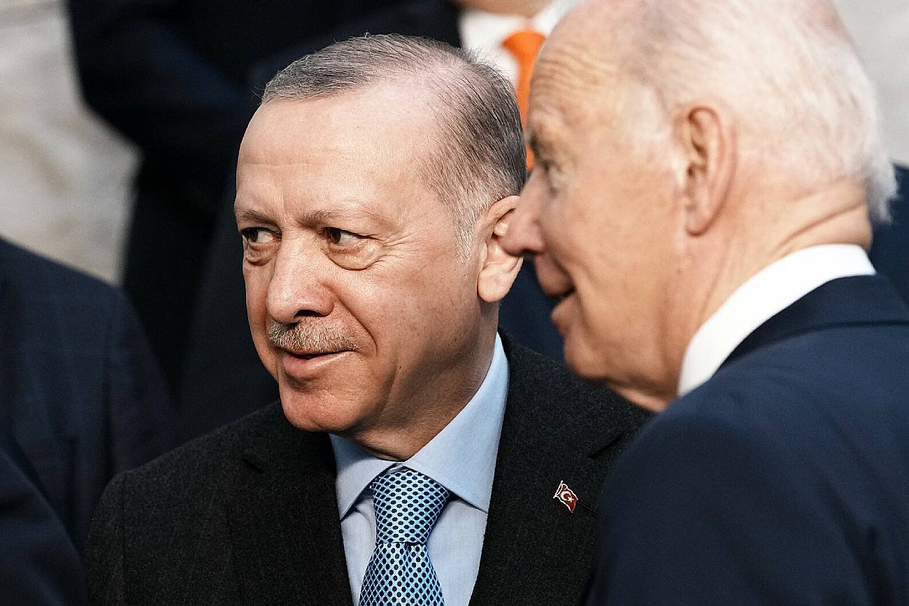 Wychodzi na jaw prawdziwy powód, dla którego Turcja grozi, że zablokuje rozszerzenie NATO o Szwecję i Finlandię. Wychodzi na jaw prawdziwy powód, dla którego prezydent Turcji Recep Tayyip Erdogan grozi, że zablokuje rozszerzenie NATO o Szwecję i Finlandię.