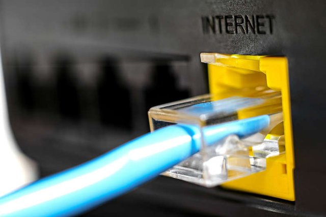 Komisja Europejska zaakceptowała projekt UKE deregulacji rynku szerokopasmowego internetu w Polsce