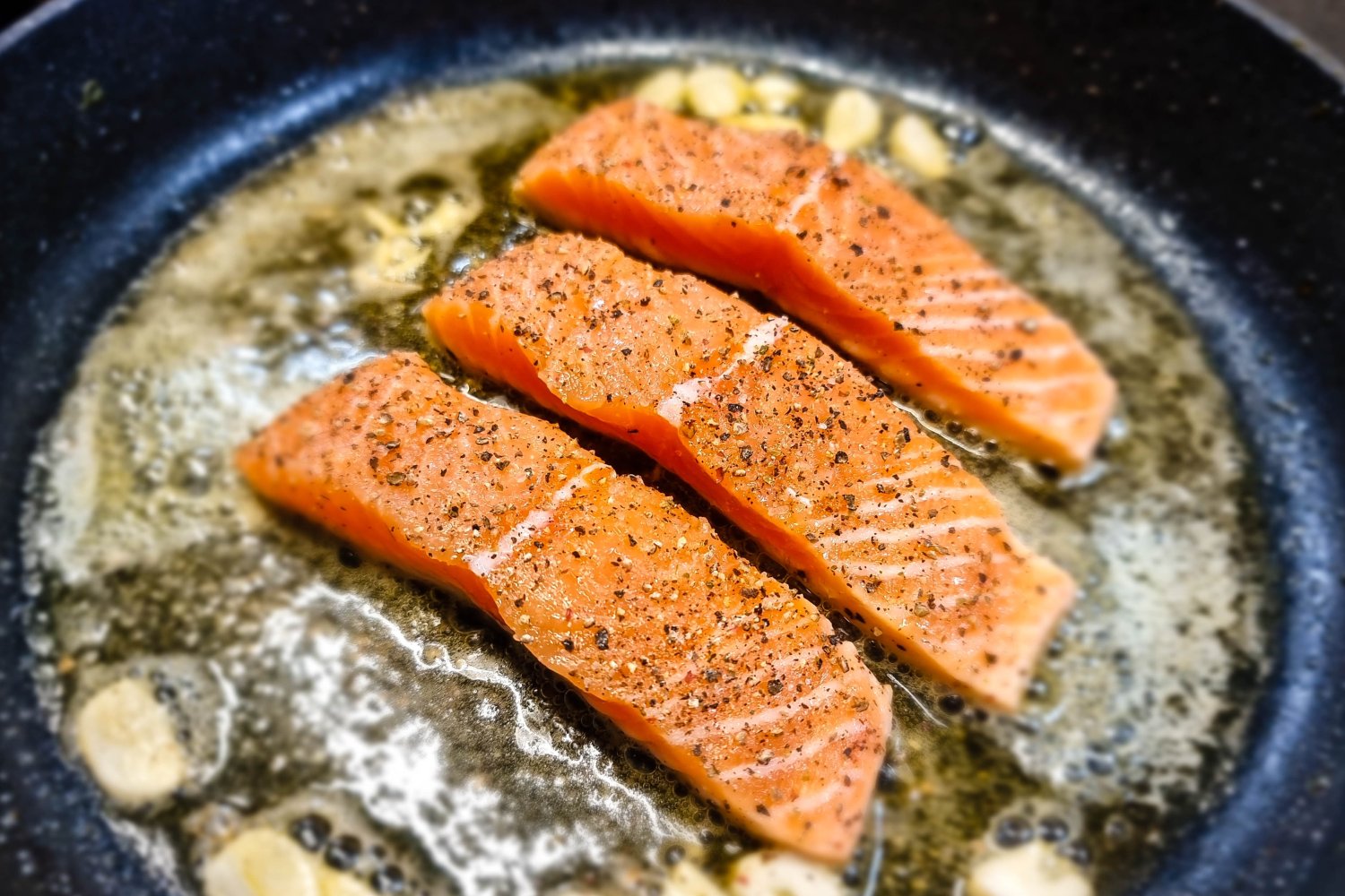 Jak idealnie usmażyć rybę, by się nie rozpadła?