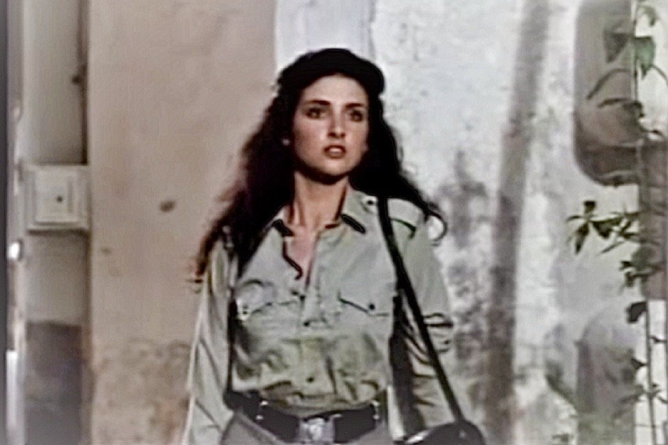 Helena Dalli w filmie "Final Justice". Zagrała drugoplanową rolę twardej policjantki.