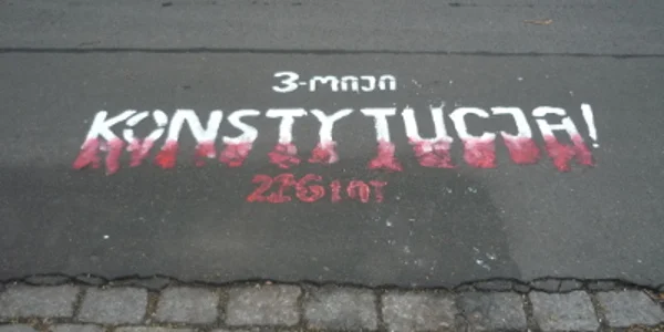 Taki napis grupa KOD z Berlina pozostawiła przed ambasadą 3 maja.