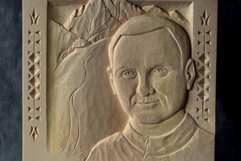 Tablica z lipy przedstawiająca prezydenta Andrzeja Dudy wywołała poruszenie wśród użytkowników Facebooka.