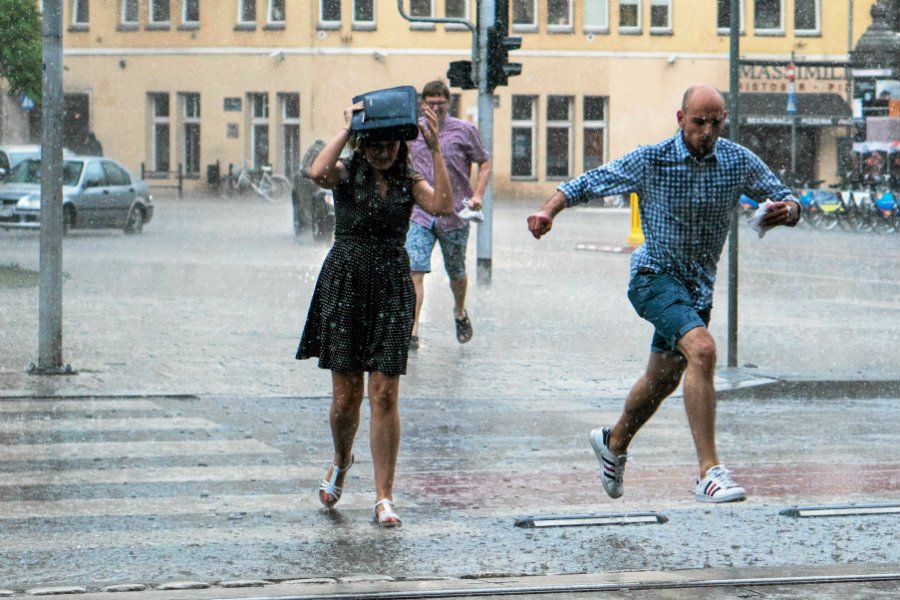 W sobotę będzie średnio o 10 stopni chłodniej - przewidują synoptycy.