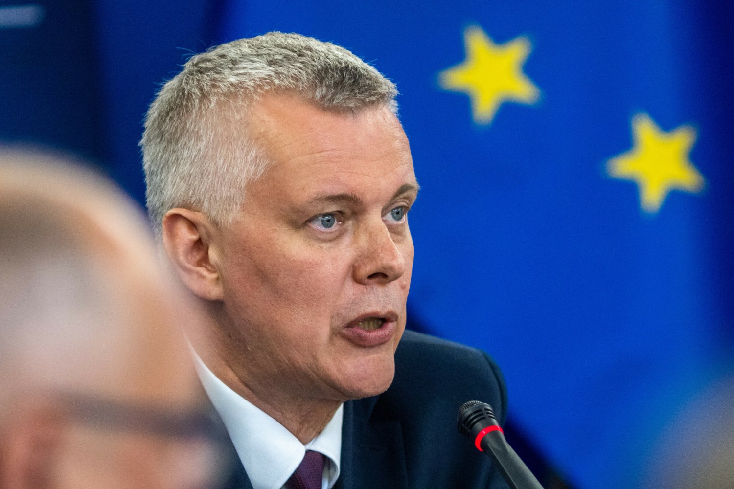 Były szef MON, a dziś wiceszef PO Tomasz Siemoniak wyjaśnia, co w kwestiach obronności i wojny w Ukrainie zmieni się, jeśli dojdzie do zmiany władzy w Polsce. Były szef MON, a dziś wiceprzewodniczący PO Tomasz Siemoniak.