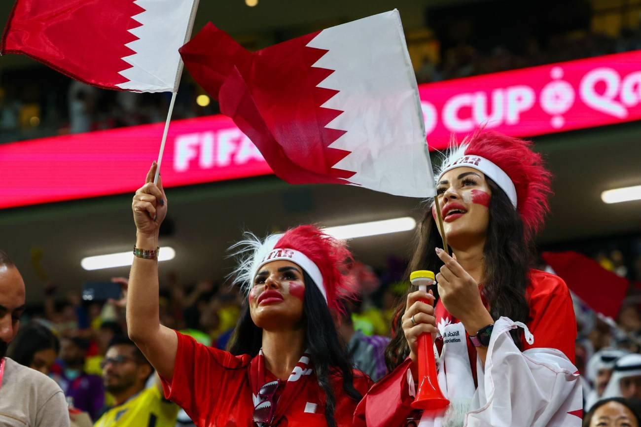 Kuriozalna sytuacja na mundialu w Katarze. Klimatyzatory pod krzesłami