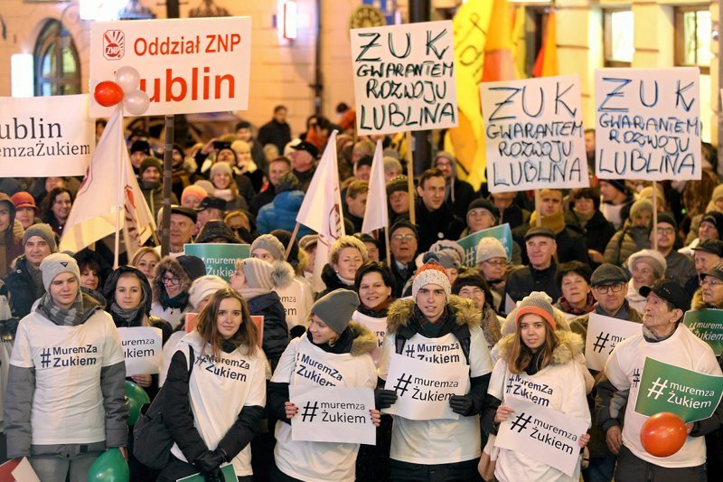Mieszkańcy Lublina murem stanęli za swoim prezydentem, gdy CBA domagało się jego odwołania. Teraz wygaszenia mandatu Krzysztofa Żuka domaga się wojewoda lubelski.