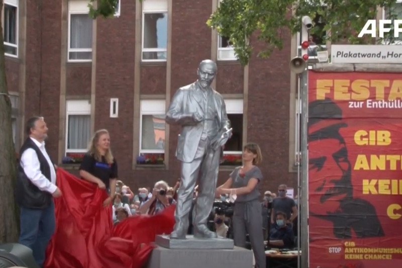 Tak wyglądało odsłonięcie pomnika Włodzimierza Lenina w Gelsenkirchen w Nadrenii Północnej-Westfalii.