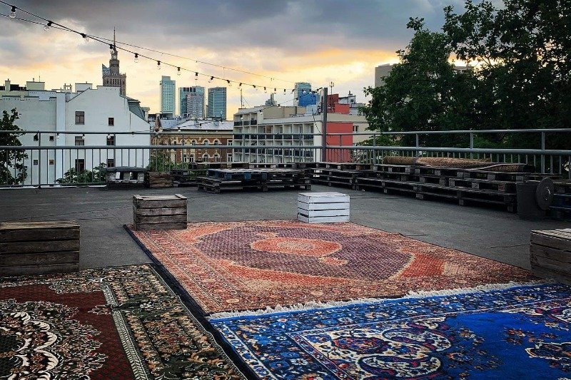 Joga z widokiem na całą Warszawę? Na Dachu Towarzyskim to możliwe!