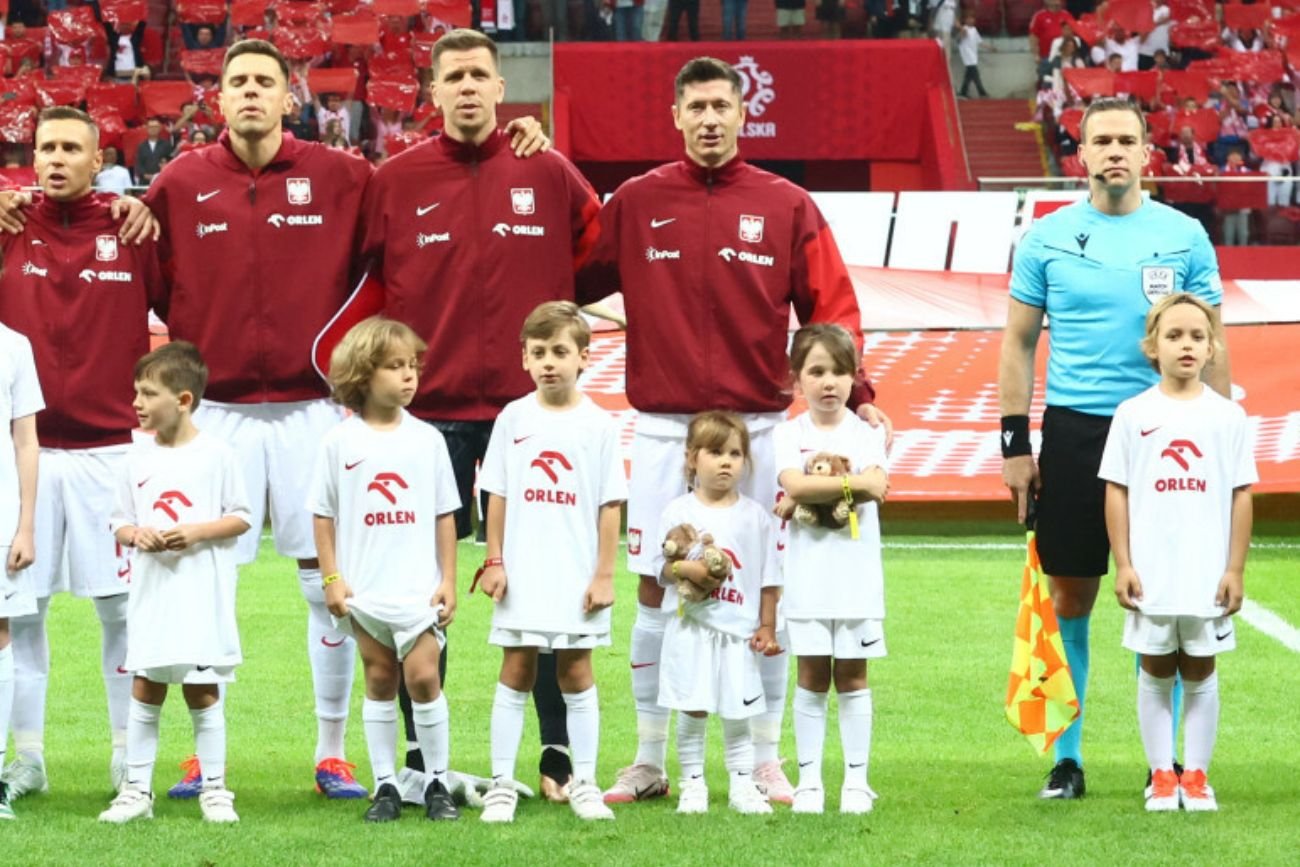 Robert Lewandowski z córkami. Tak wyszedł na mecz z Turcją