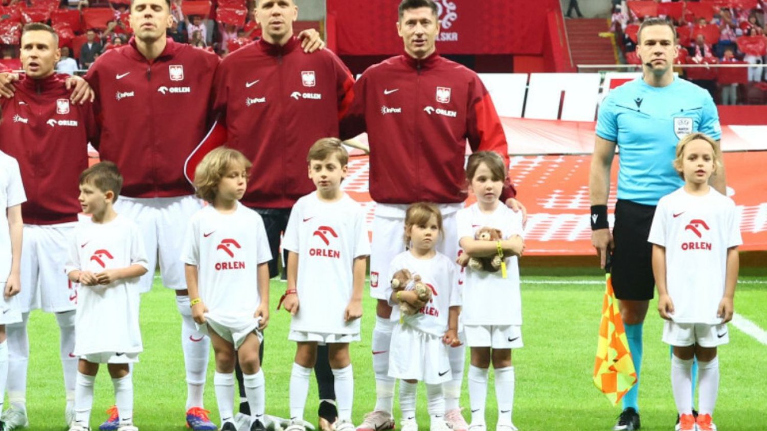 Robert Lewandowski z córkami. Tak wyszedł na mecz z Turcją