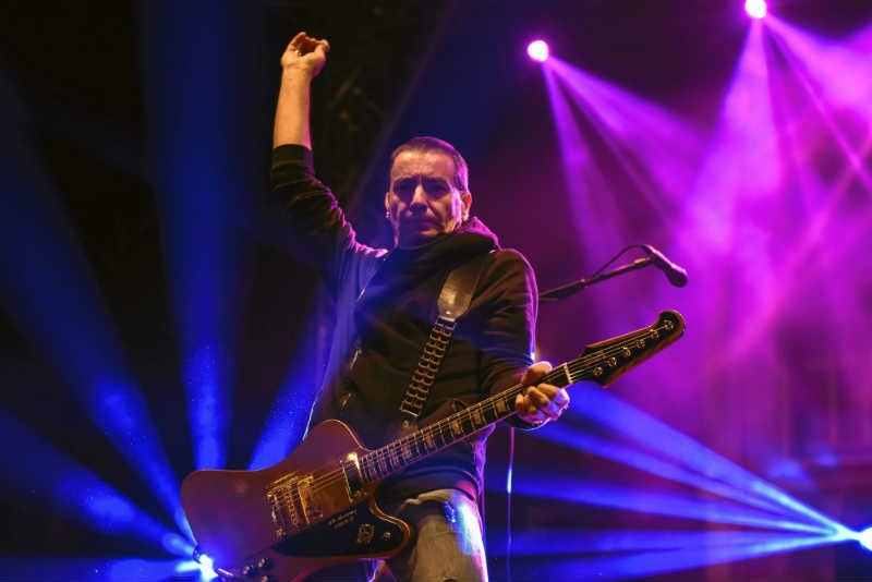 Lider zespołu Kobranocka skrytykował PiS podczas transmitowanego przez TVP koncertu.