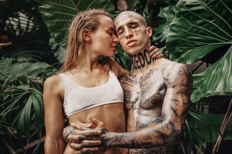 Niemieccy modele założyli zbiórkę pieniędzy na ich wycieczkę.