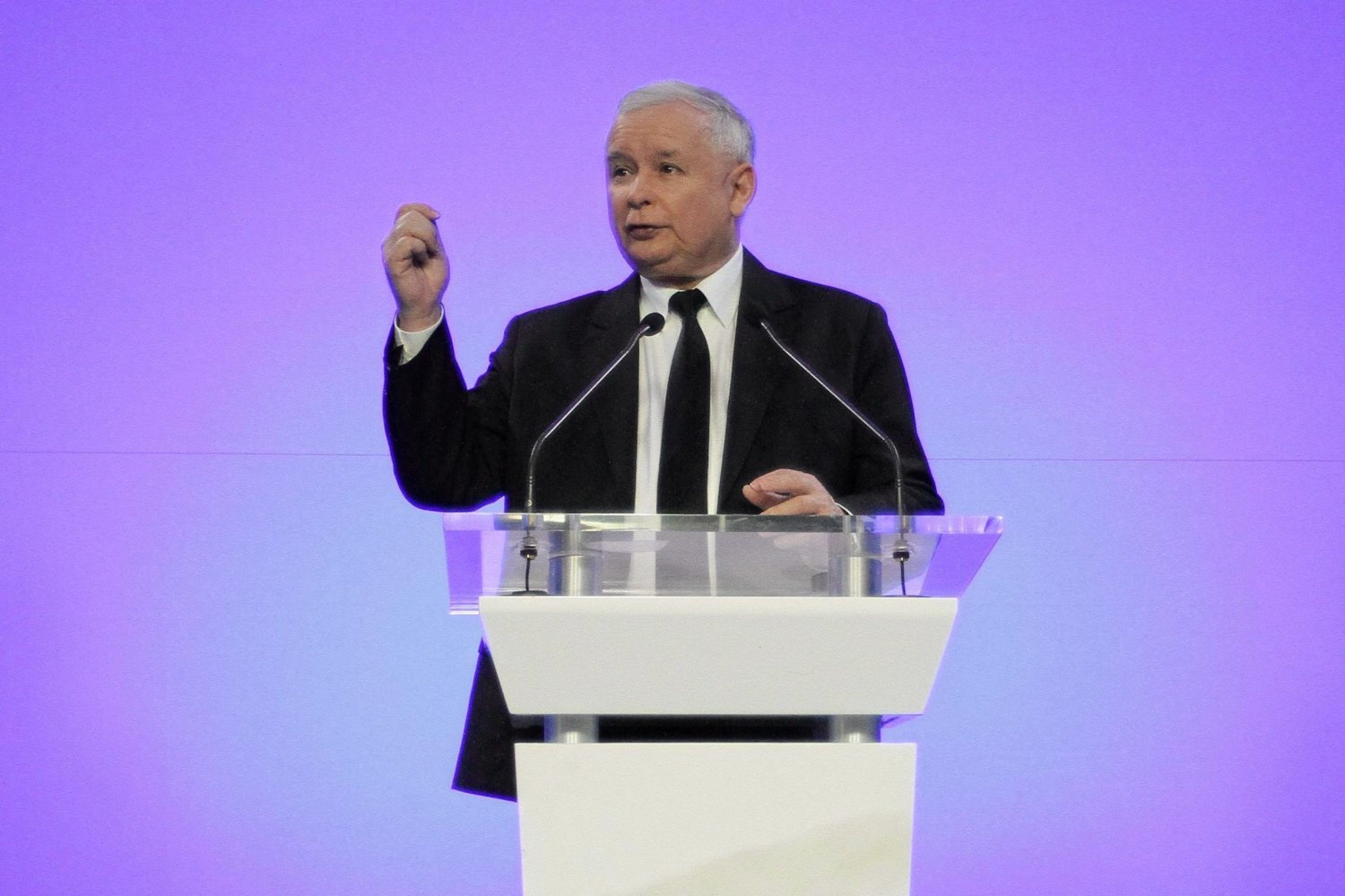 Fałszerstwo PiS-owi już nie wystarcza. Partia zaczyna mówić o państwie totalitarnym.