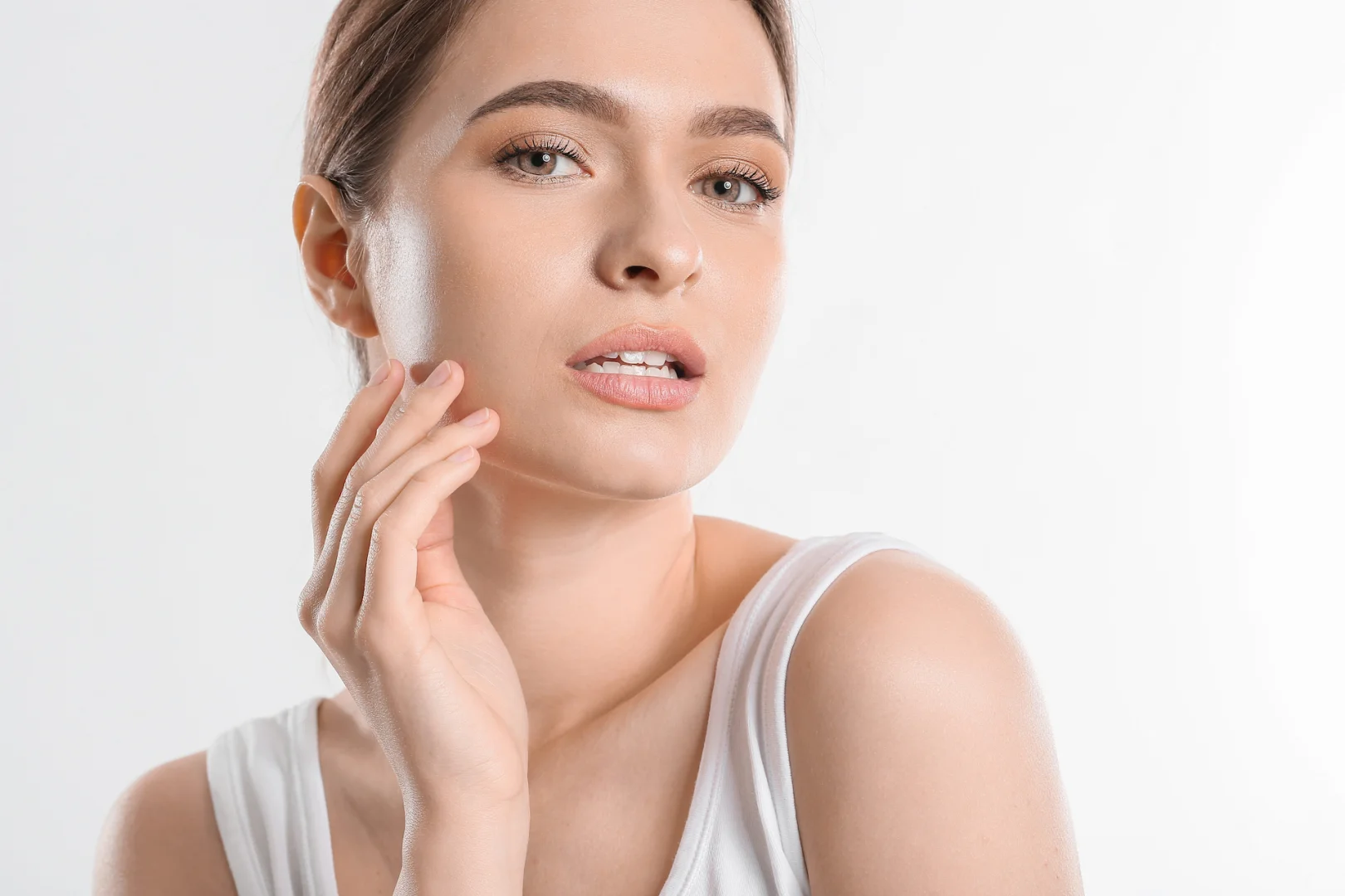 DAAG x Eveline Cosmetics: dwie polskie marki stworzyły limitowany zestaw w stylowej kosmetyczce