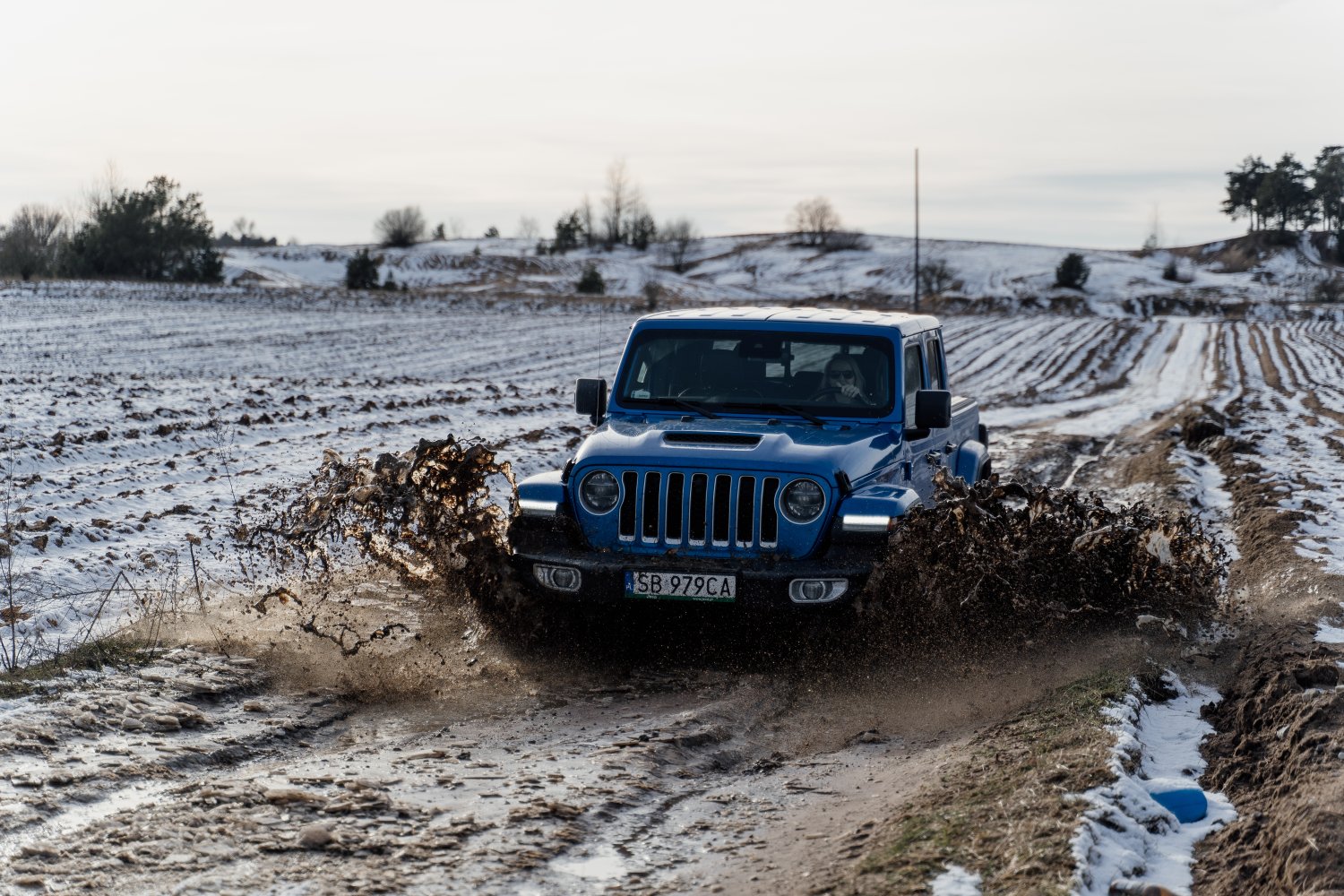 Jeep Gladiator w terenie jest tak sprawny jak Wrangler.