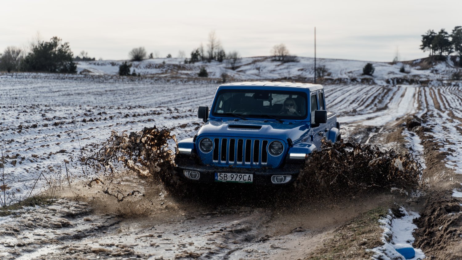 Jeep Gladiator w terenie jest tak sprawny jak Wrangler.