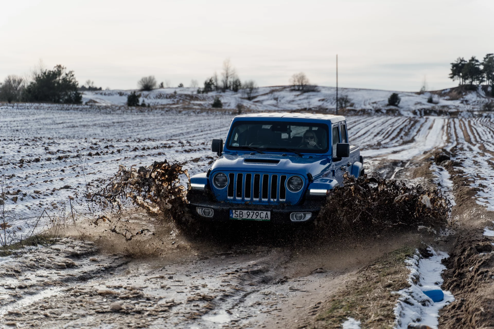 Jeep Gladiator w terenie jest tak sprawny jak Wrangler.