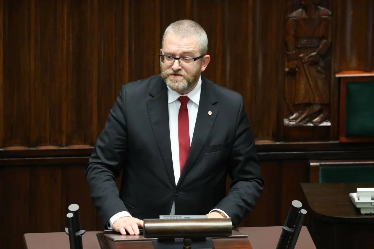 Grzegorz Braun zaatakował z mównicy Mateusza Morawieckiego