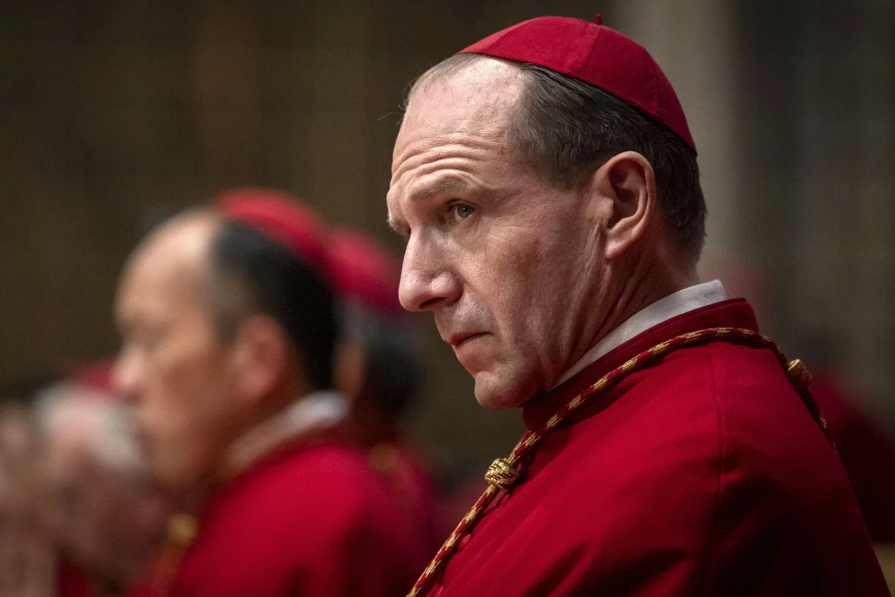 Ralph Fiennes w "Konklawe"