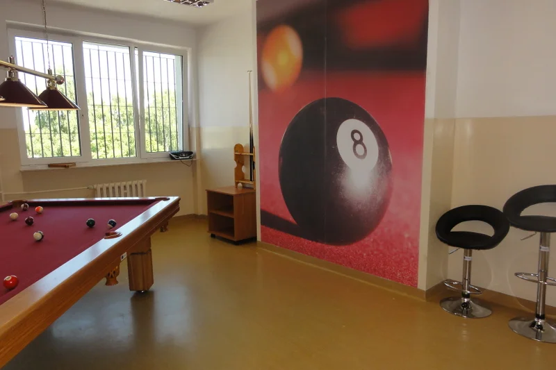 Ośrodek zamknięty, sala bilardowa