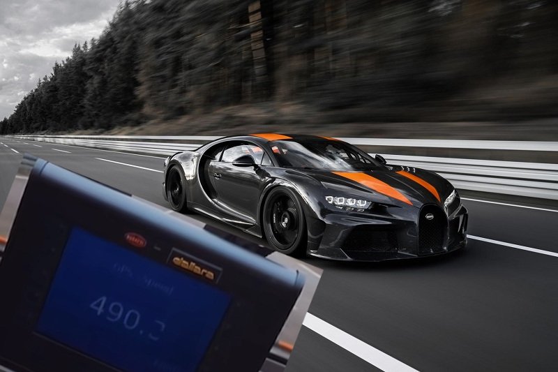 Bugatti Chiron pojechał z prędkością 490 km/h.