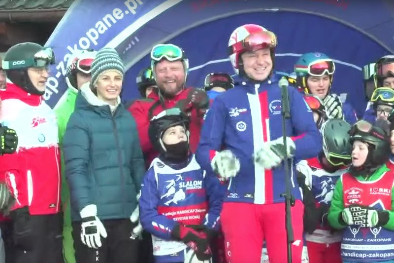 Andrzej Duda na nartach. Prezydent pojawił się w Zakopanem w szczytnym celu.