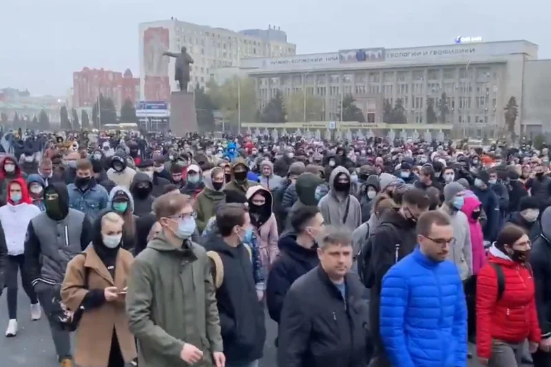 Zwolennicy Nawalnego protestują w Moskwie.