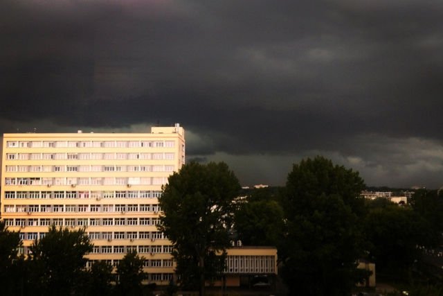 Burza nad Warszawą.