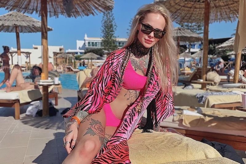 Monika "Monami" Miller chciałaby korzystać z aplikacji randkowych, ale nie może.