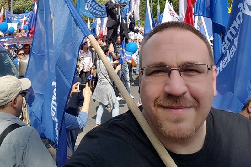 Radny PO powiatu trzebnickiego Damian Sułkowski wygrał w trybie wyborczym z Anną Morawiecką.