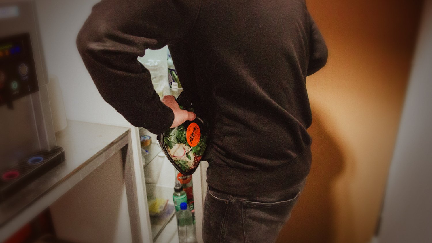 "Fridge-raidersi" to problem wielu biur.