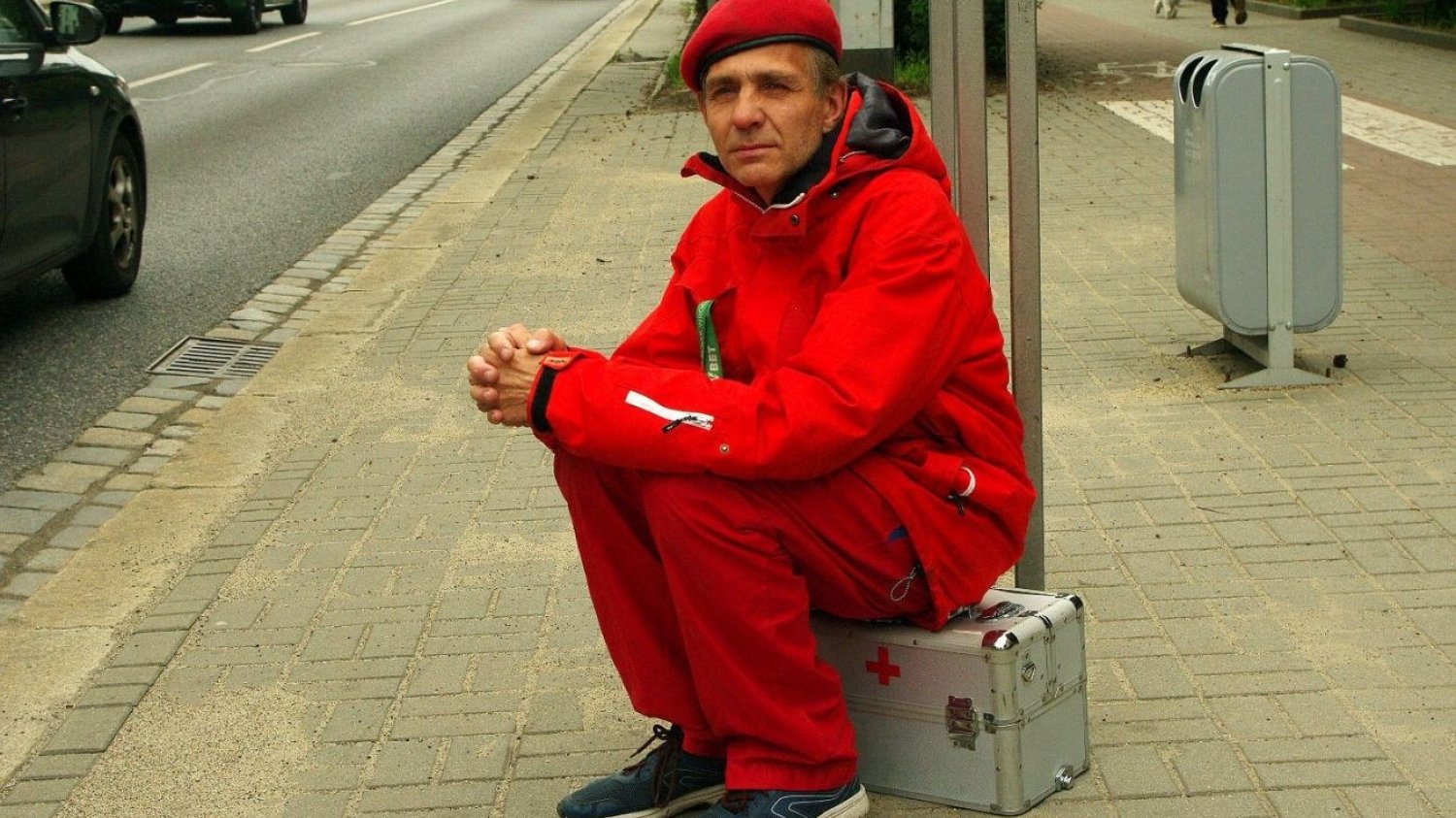 Daniel Tumanowicz, aktywista walczący o lepsze warunki pracy dla piekunów seniorów.
