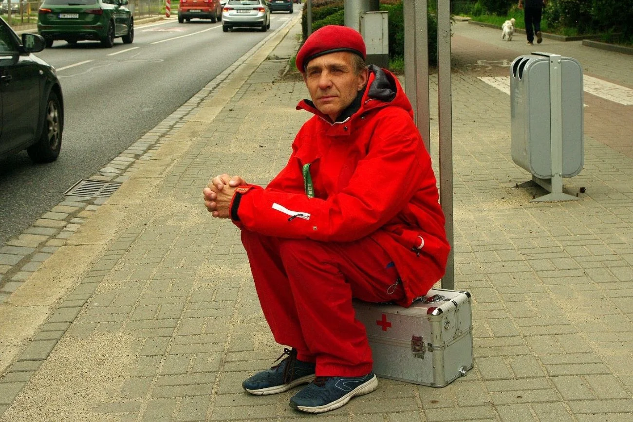 Daniel Tumanowicz, aktywista walczący o lepsze warunki pracy dla piekunów seniorów. Daniel Tumanowicz, aktywista walczący o lepsze warunki pracy dla piekunów seniorów.