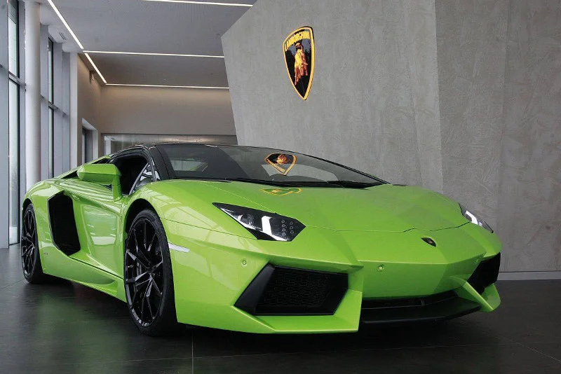 Kuba Wojewódzki sprzedaje swoje dwuletnie Lamborghini Aventador.