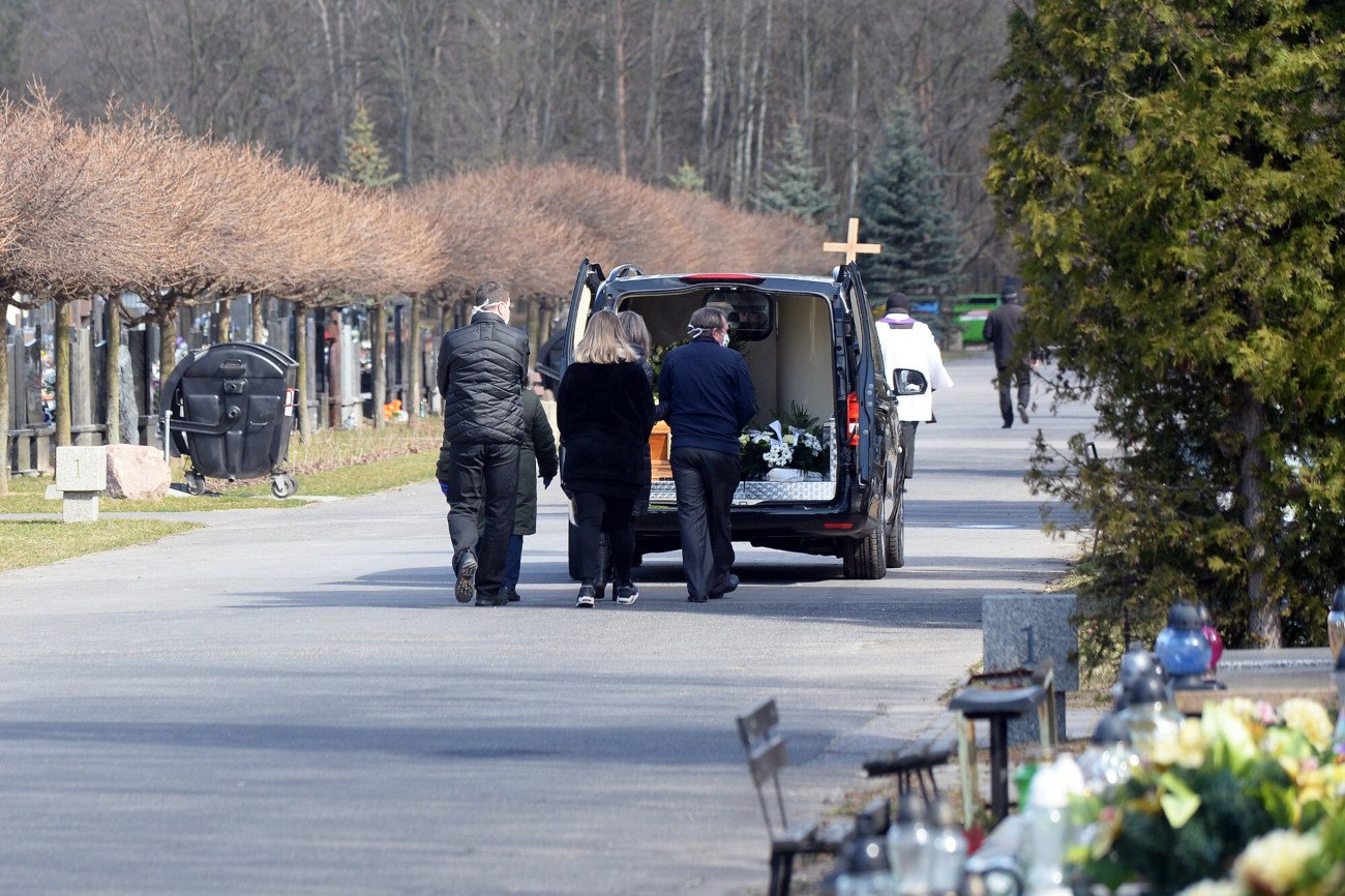 Wypadek na A1 pod Piotrkowem. Dziś odbędzie się pogrzeb rodziny z Myszkowa. (Zdjęcie poglądowe)